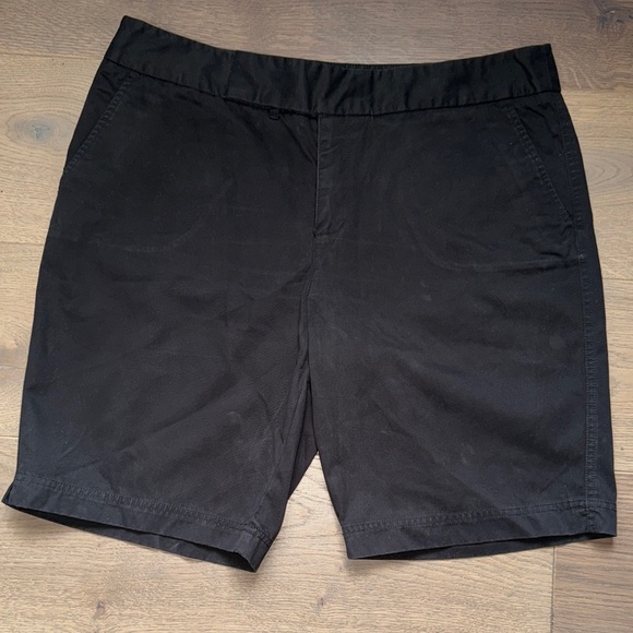 Eddie Bauer Women' Black Flat Front Bermuda Shorts - Picture 1 of 10